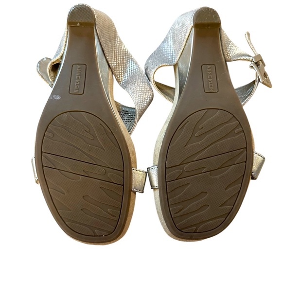 Anne Klein Women’s Metallic Silver Snake Print Sandals size 8.5 M - Picture 7 of 9